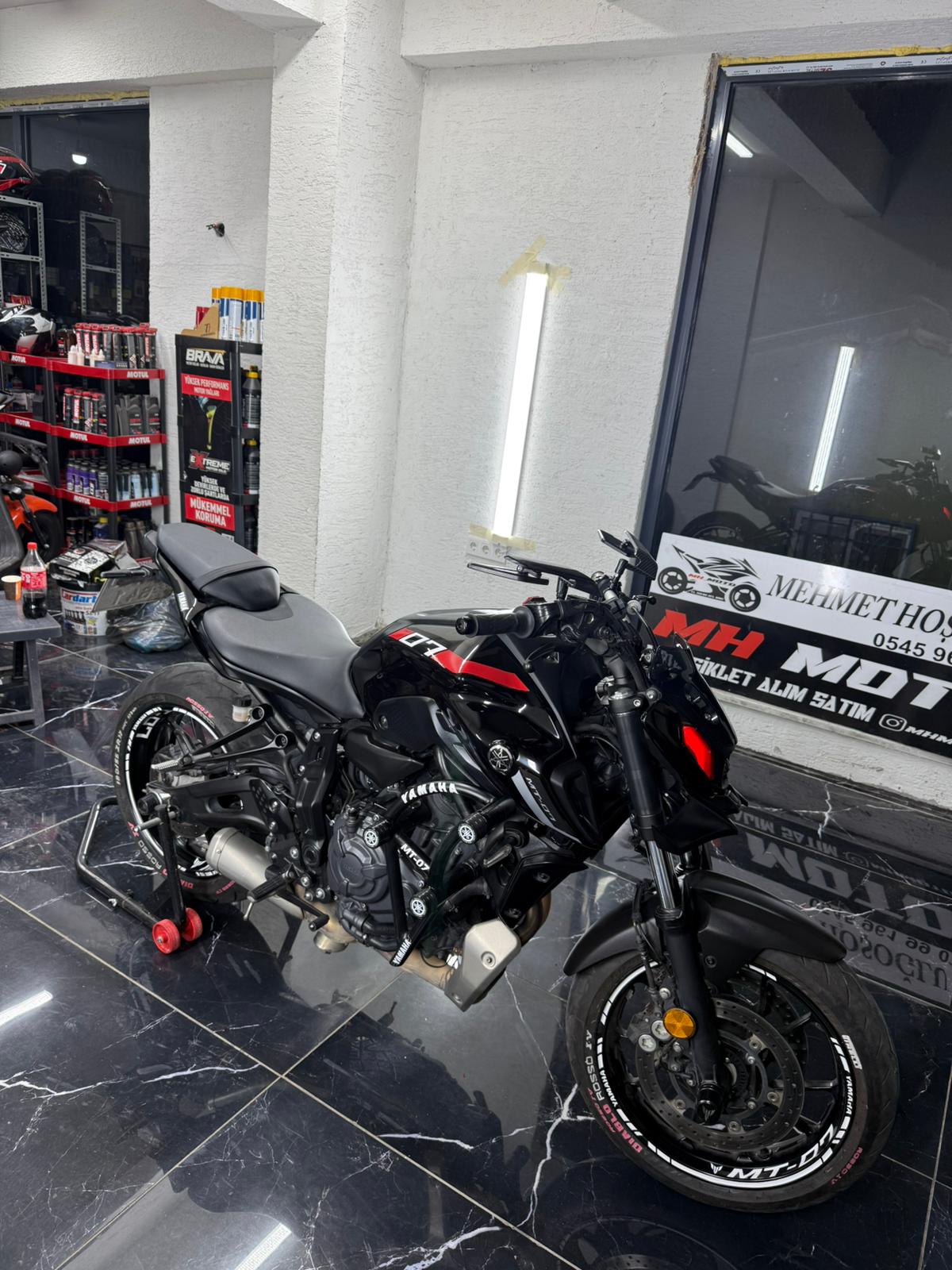 YAMAHA MT 07 2024